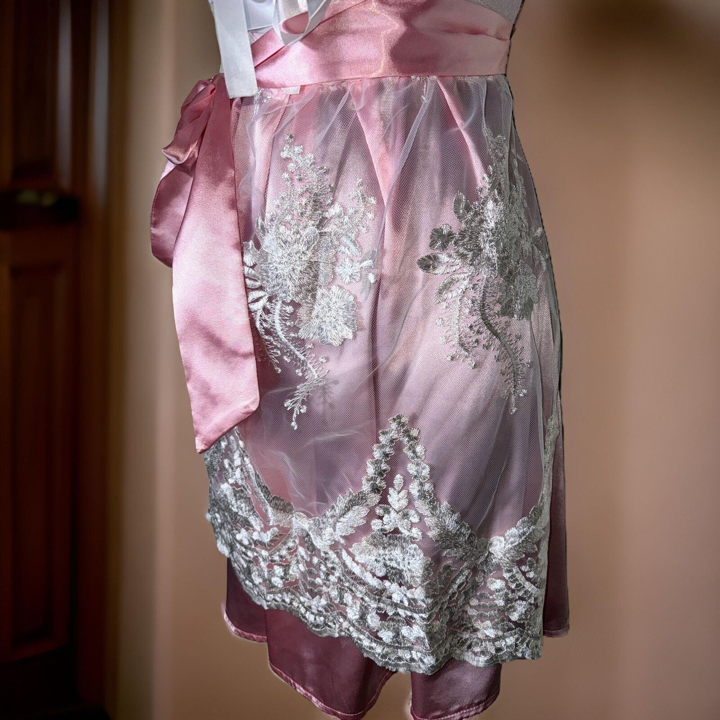 Pink Lace Dirndl Tala