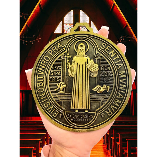 Gold Medalla De San Benito Medallion