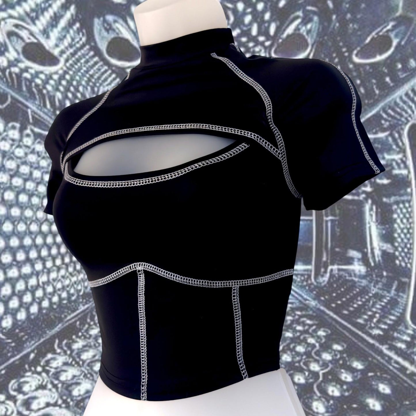 Voidline Cutout Tech Top