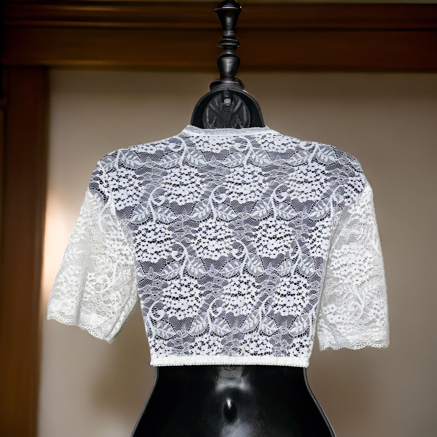 Lace Keyhole Dirndl Blouse Leisl