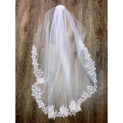 Lacevine Bloom Fingertip Bridal Veil