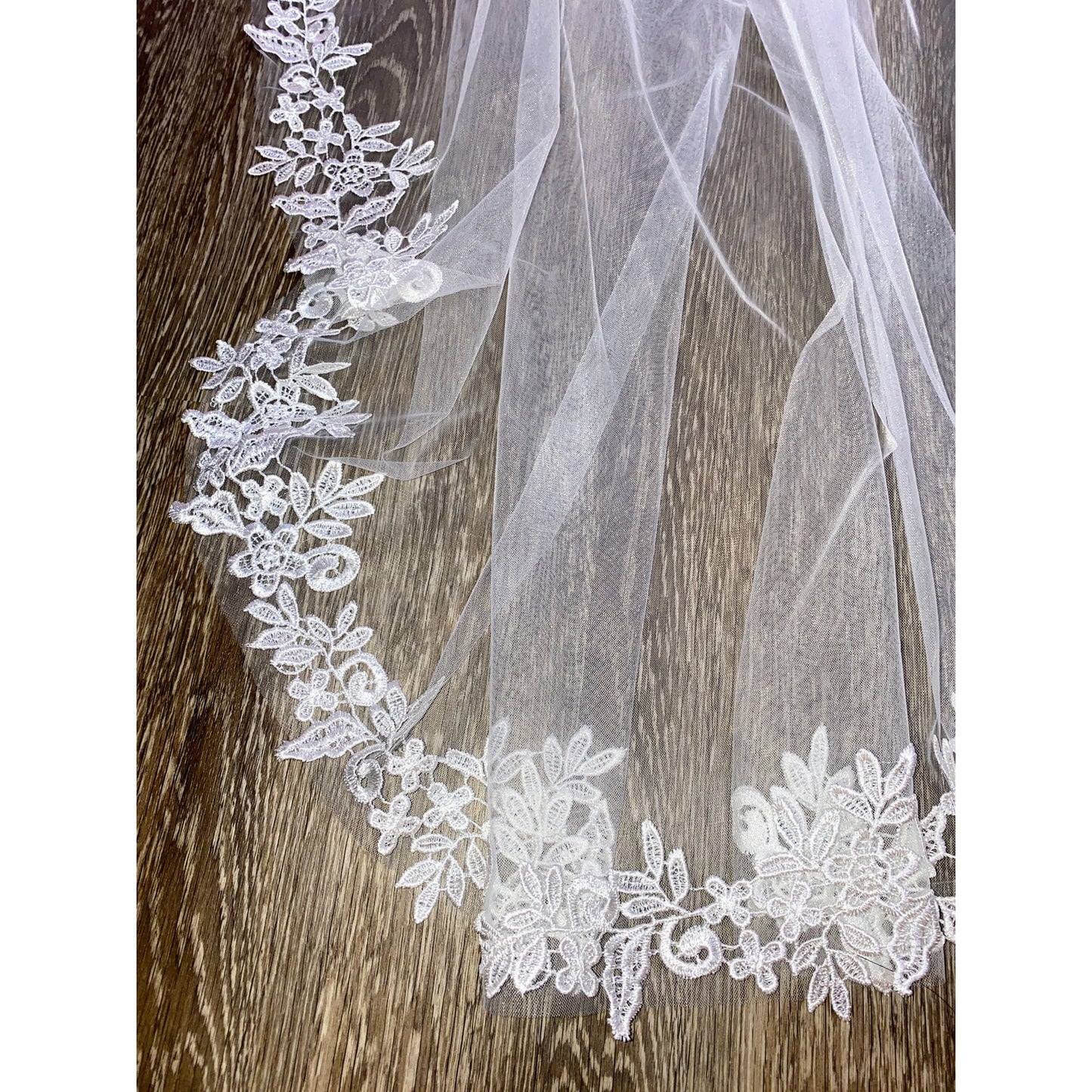 Lacevine Bloom Fingertip Bridal Veil